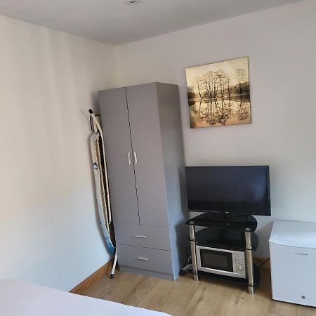 Midway Hotel Уотфорд Екстериор снимка